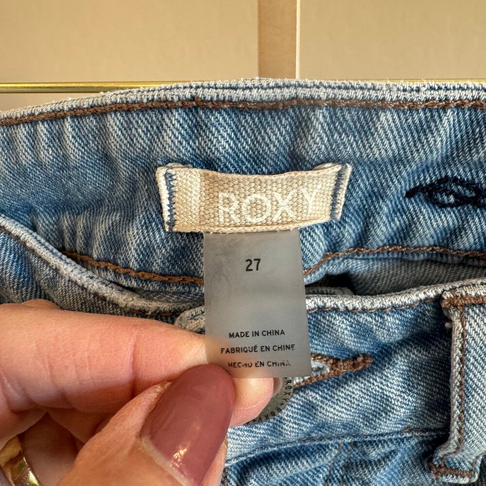 Roxy Light Wash Denim Shorts Size 27 Distressed Cuffed - Picture 4 of 7